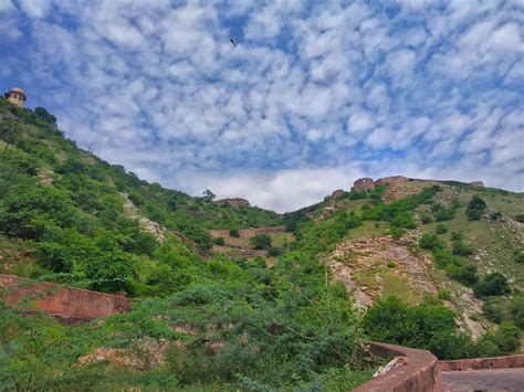 While trekking to Nahargarh Fort, Jaipur, Rajasthan, India : r/hiking