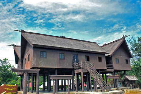 5 Jenis Rumah Adat di Kalimantan Serta Kegunaannya, Diserta Gambar!