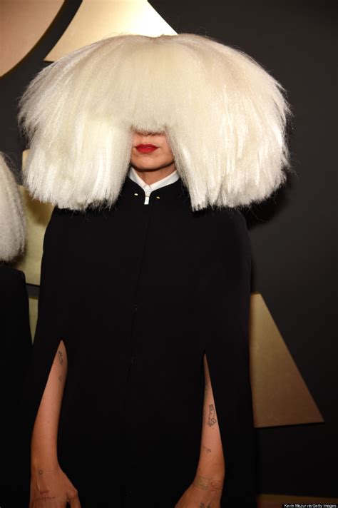 Sia Wore A Massive Wig To The 2015 Grammys, Bow Down