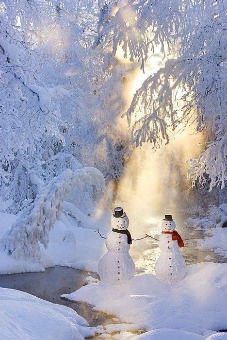 Snowmen. What a beautiful snow scene. | Escena invernal, Paisaje nieve ...