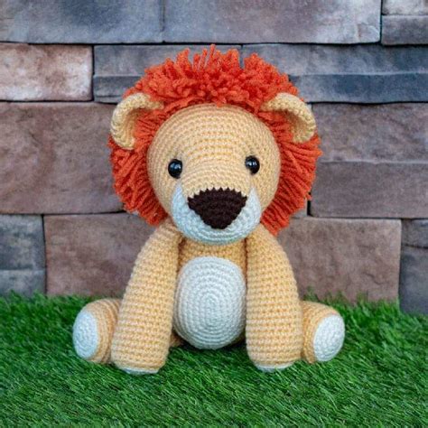 Laurence the Lion Free Amigurumi Pattern