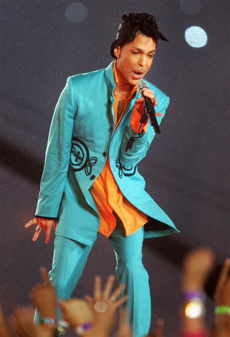 PHOTOS: Prince performs 2007 Super Bowl halftime show | 9news.com