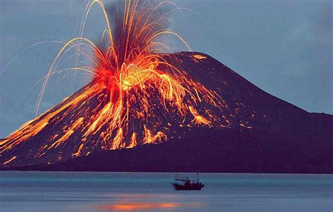 volcanoes in indonesia krakatau Tsunami eruption volcanic krakatau kills