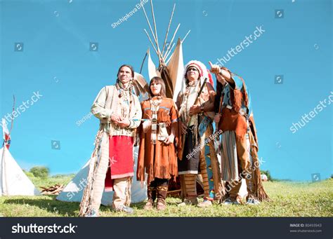 Group North American Indians About Wigwam Stock Photo 80493943 ...