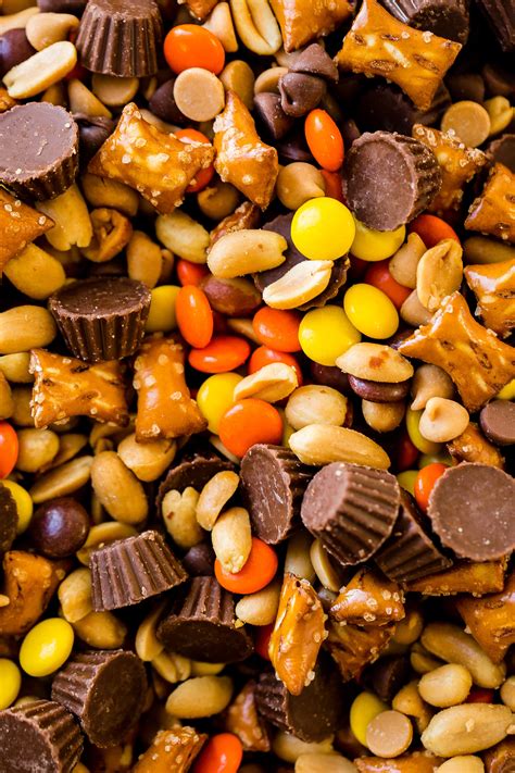 5 Minute Reese's Snack Mix - Oh Sweet Basil