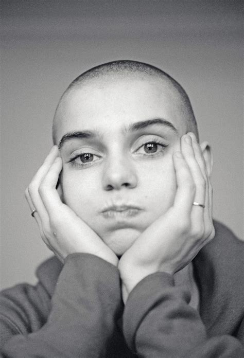 Sinead O'Connor | Sinéad o'connor, Bald girl, Short hair styles