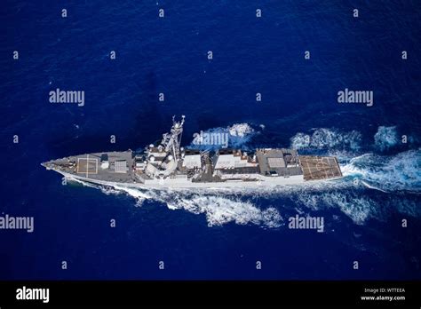 Uss gravely ddg 107 hi-res stock photography and images - Alamy