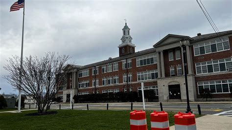 Student allegedly stabs classmate at Lindenhurst Middle School | FOX 5 ...