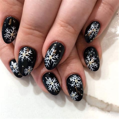 7 Snowflake Nail Art Ideas for Your Next Winter Manicure | Sydne Style