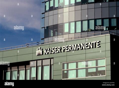 A Kaiser Permanente office and hospital in San Francisco, California ...