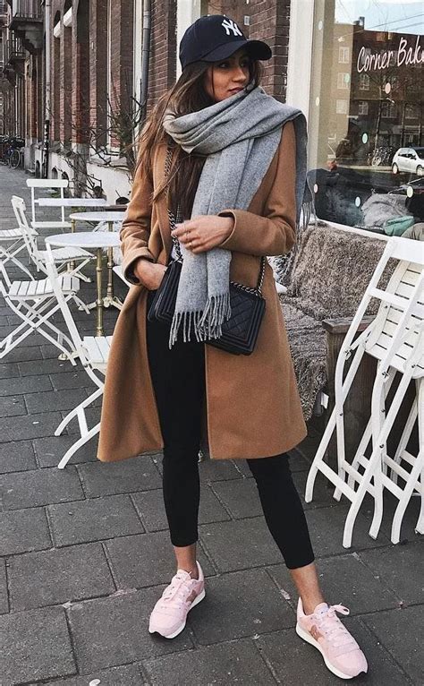 winter street style obsession / hat + scarf + crossbody bag + brown ...