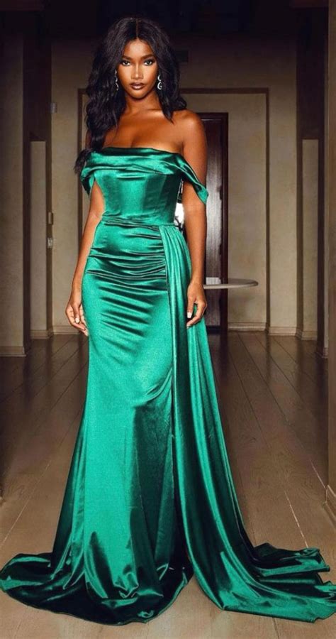 32 Hottest Prom Dress Ideas That'll Make You Swoon : Emerald Green Prom ...