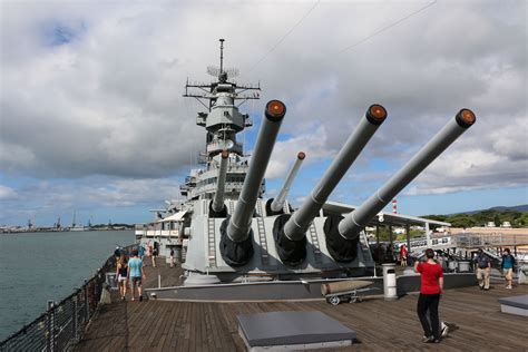 USS Missouri (BB-63) "Mighty Mo" at Pearl Harbor Uss Missouri, Pearl ...