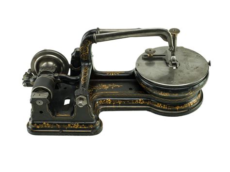 The History of Sewing Machines: An Invention That Spawned a Revolution ...