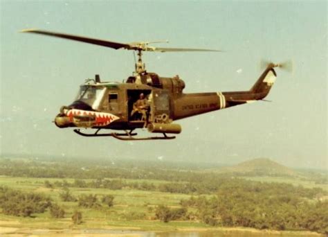 The Bell UH-1 Huey Gunship - Amazing Pictures and Assault Videos