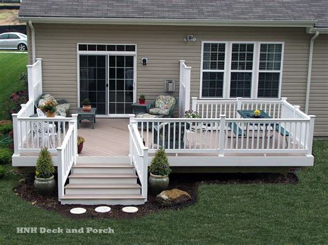 Discover the world of decking! Pictures of today's materials and colors ...