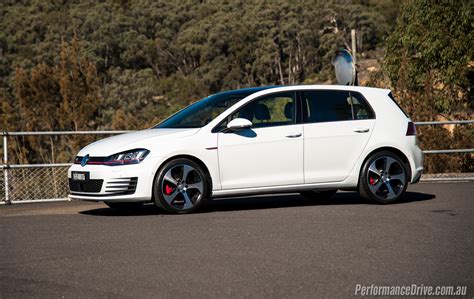 2016 Volkswagen Golf GTI review (video) | PerformanceDrive