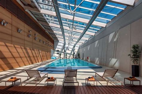 Hilton Geneva Hotel & Conference Centre Pool Pictures & Reviews ...