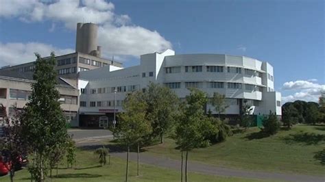 Three wards at Ninewells Hospital closed after Covid outbreaks - BBC News