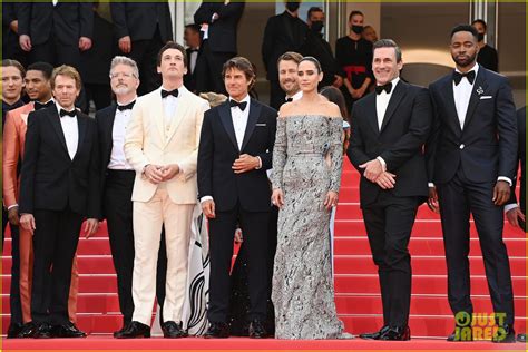 Photo: top gun maverick cannes premiere see all looks 78 | Photo ...