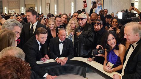 A-list celebrities roll the first dice at the Fontainebleau casino ...