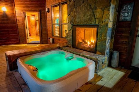 ULTRA LUXURY HONEYMOON CABIN, Sunken Hot Tub, Outside Wet Bar, On Creek ...