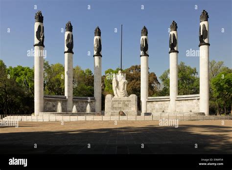 Monumento ninos heroes mexico hi-res stock photography and images - Alamy