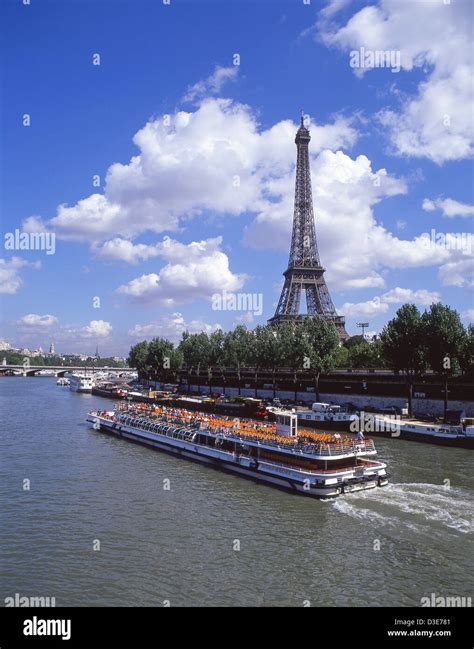 Paris sightseeing boats eiffel tower High Resolution Stock Photography ...