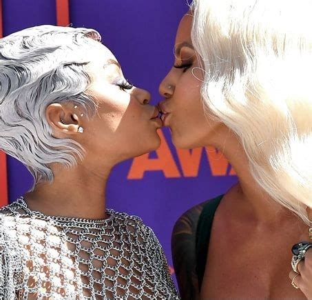 That kiss between Amber Rose and Blac Chyna at BET Awards