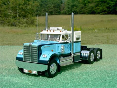 White Western Star Semi Tractor -- Plastic Model Truck Kit -- 1/25 ...