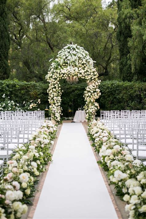 10+ Ideas for Your Wedding Aisle Décor at the Ceremony