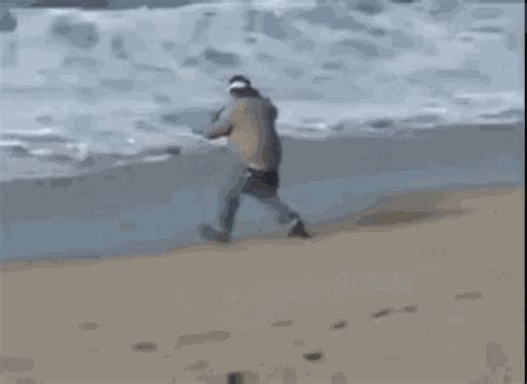 Beach Fail GIF - Beach Fail Run - Discover & Share GIFs