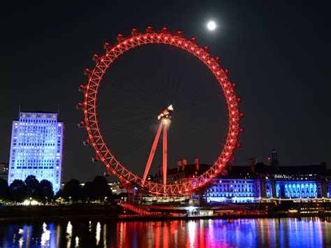 Be the First Person to Spend the Night in the London Eye - Condé Nast ...