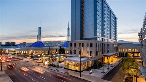 Hotel Near Oregon Convention Center | Hyatt Regency Portland, OR