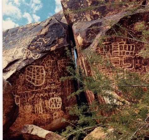 Petroglyphs in Grapevine Canyon on Spirit Mountain near Laughlin, NV ...