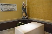 Holy Rosary on the tomb of the Servant of God Luisa Piccarreta | Luisa ...