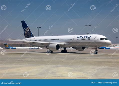 United Airlines Boeing 757 editorial stock image. Image of b757 - 25116869