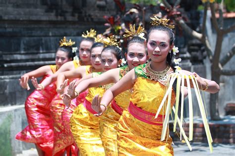 Mengenal Keunikan Tari Pendet, Tarian Pemujaan dari Bali