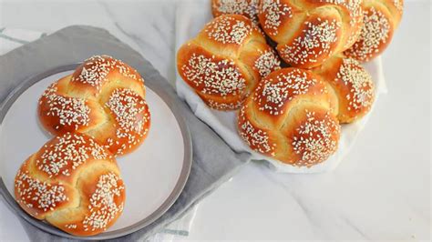 Challah Rolls Recipe :The Best Challah Buns in 6 simple steps ...