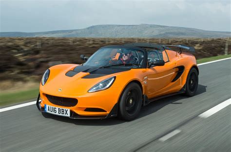 2020 Lotus Elise sports car made of extruded aluminium chassis floats ...