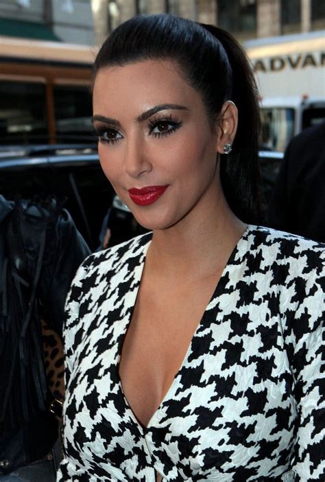 Kim Kardashian Red Lipstick | Kim kardashian makeup looks, Wedding ...