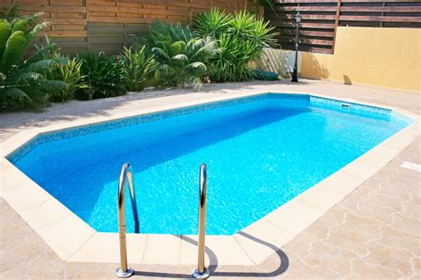 7 Pro Pool Cleaning Tips