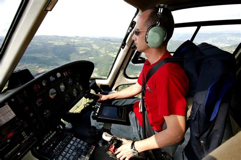 How Much Do Helicopter Pilots Make? - Oregopilot.com