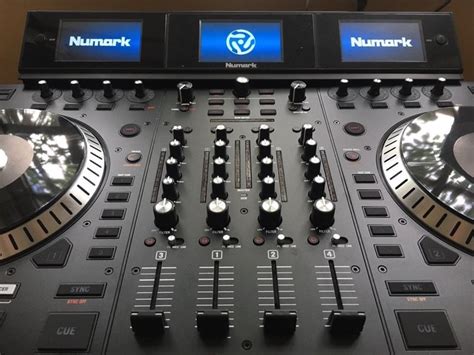 Numark NS7 III 4-channel DJ Controller/24-bit Audio Interface with 7 ...