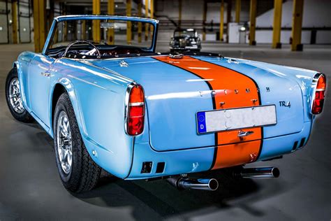 Triumph TR4 Gulf Racing Vollrestauration – Jackson Classics | Triumph ...