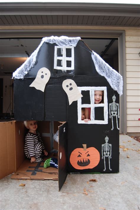 Home with Lindsay: Halloween Haunted Cardboard House