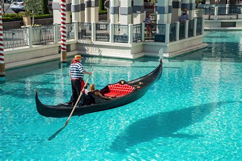 How Much a Venetian Gondola Ride Costs, and Tips and Tricks