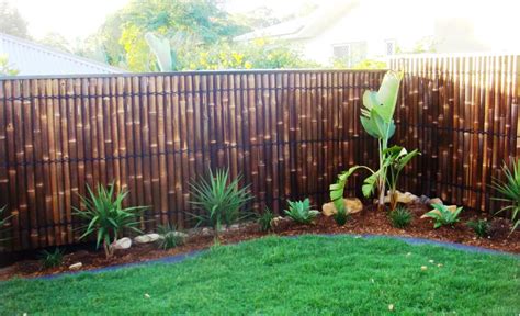 Garden Bamboo Fence Ideas : 34 brilliant ideas for an attractive bamboo ...