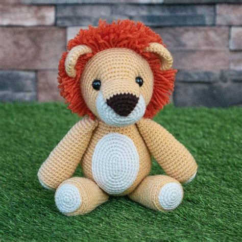 Laurence the Lion Free Amigurumi Pattern