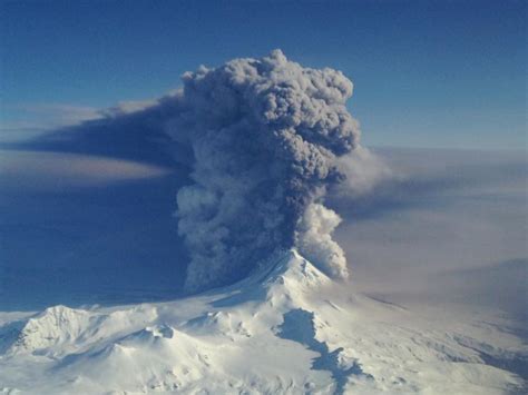 Alaska volcano alert: Pavlof shows signs of activity after spectacular ...